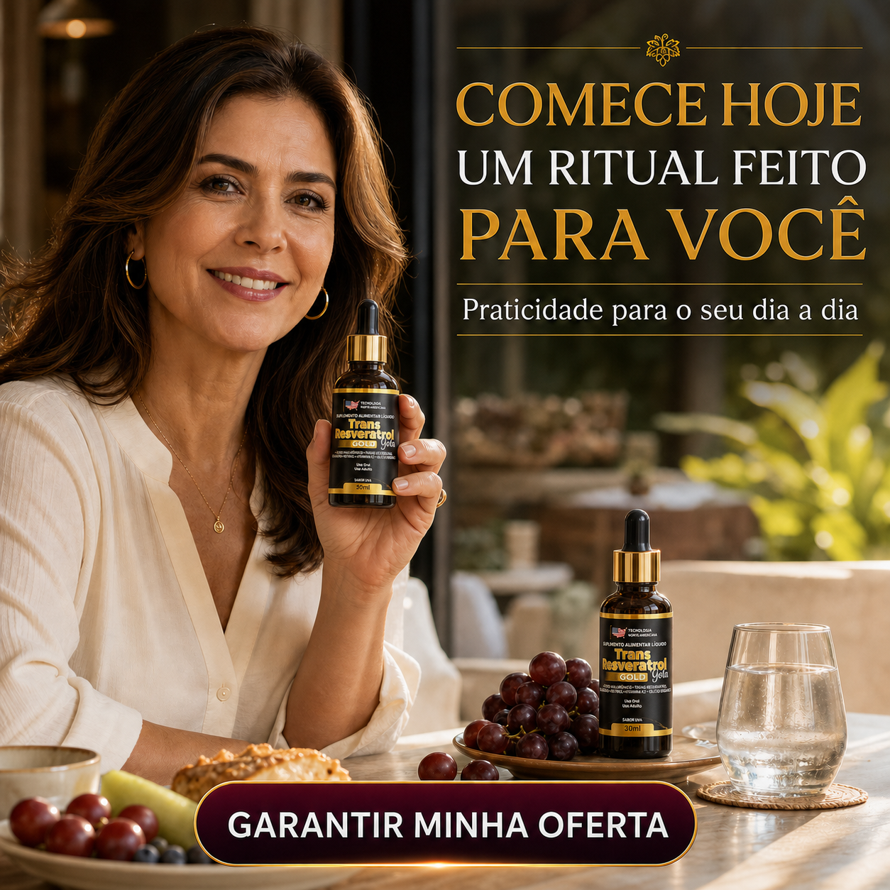 Mulher apresentando o frasco líquido original do Trans Resveratrol Gold
